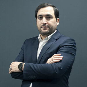 از همراهی و همکاری ارزشمند و ثمربخش شما نخبگان گرامی که با دانش، بینش و تلاش خستگیناپذیر خود، آیندهای روشن برای دانشگاه و صنعت کشور رقم میزنید، صمیمانه سپاسگزارم. امیدوارم همواره در سایه عنایت خداوند، پرتوان و با نشاط توفیقات روزافزون حاصل کنید